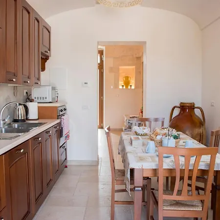 בית נופש Trullo Manivida *